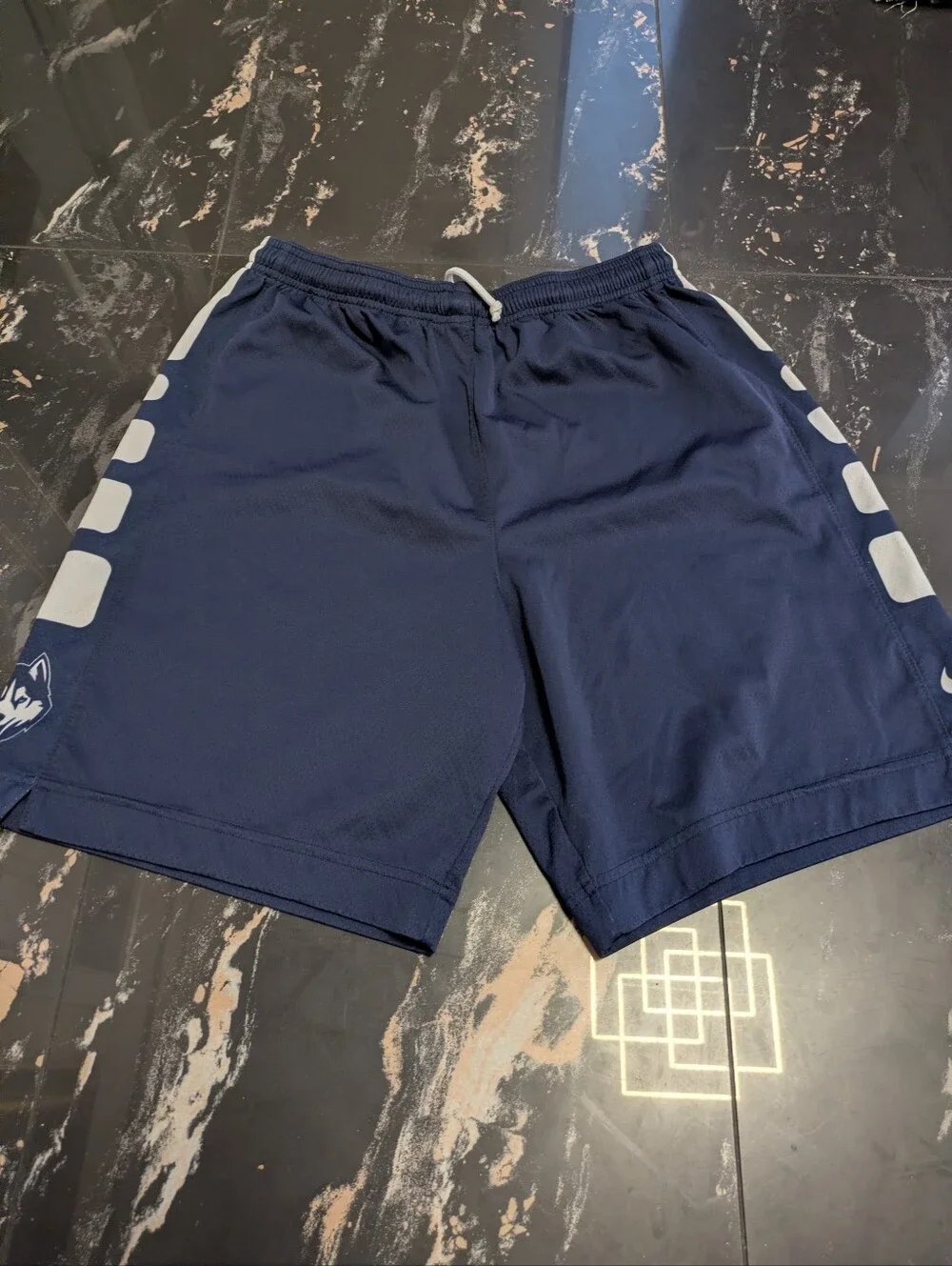 Nike Uconn Huskies Navy Shorts Size Large
